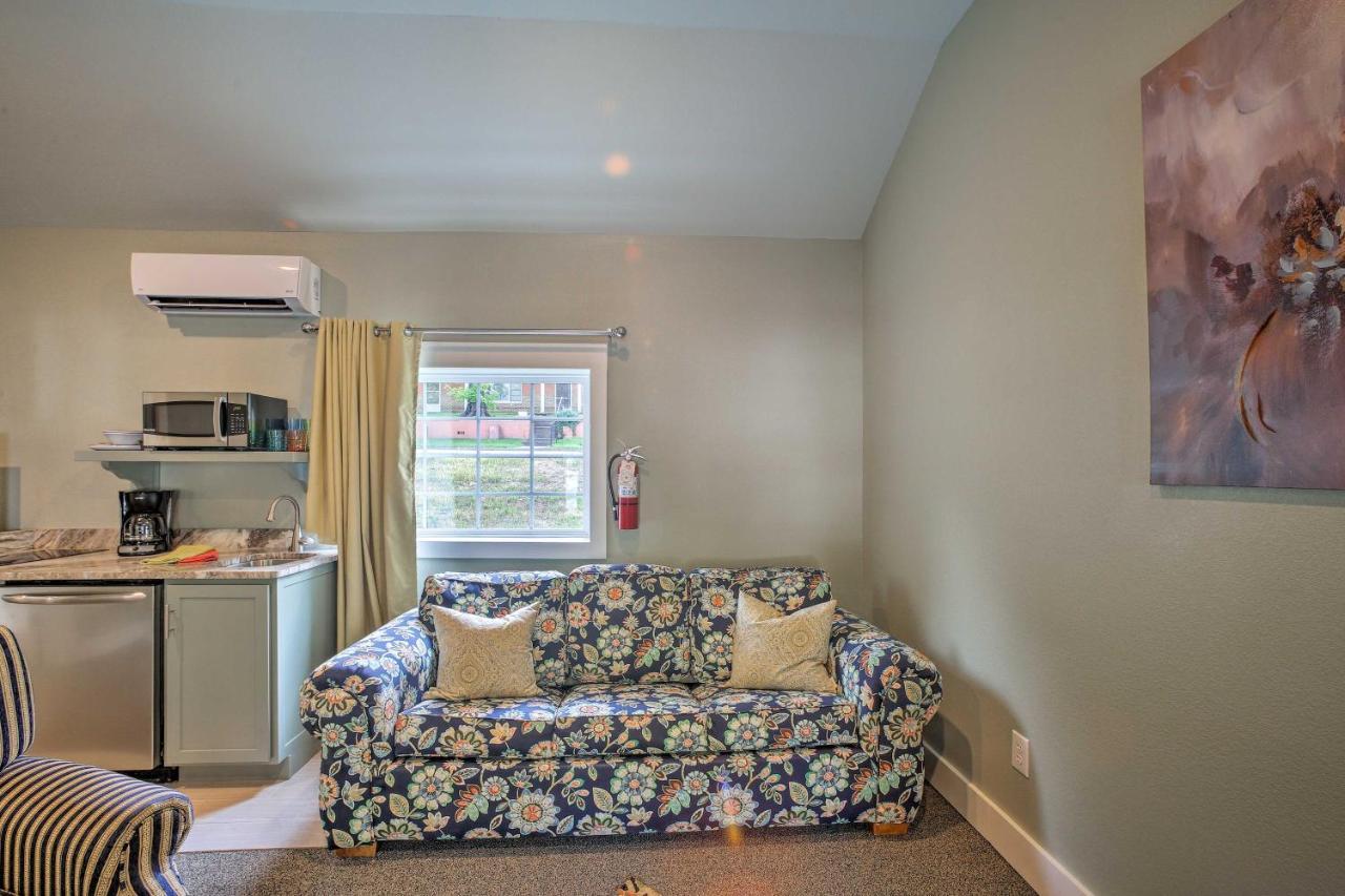 Downtown Branson Cottage With Pool Access! Exterior photo